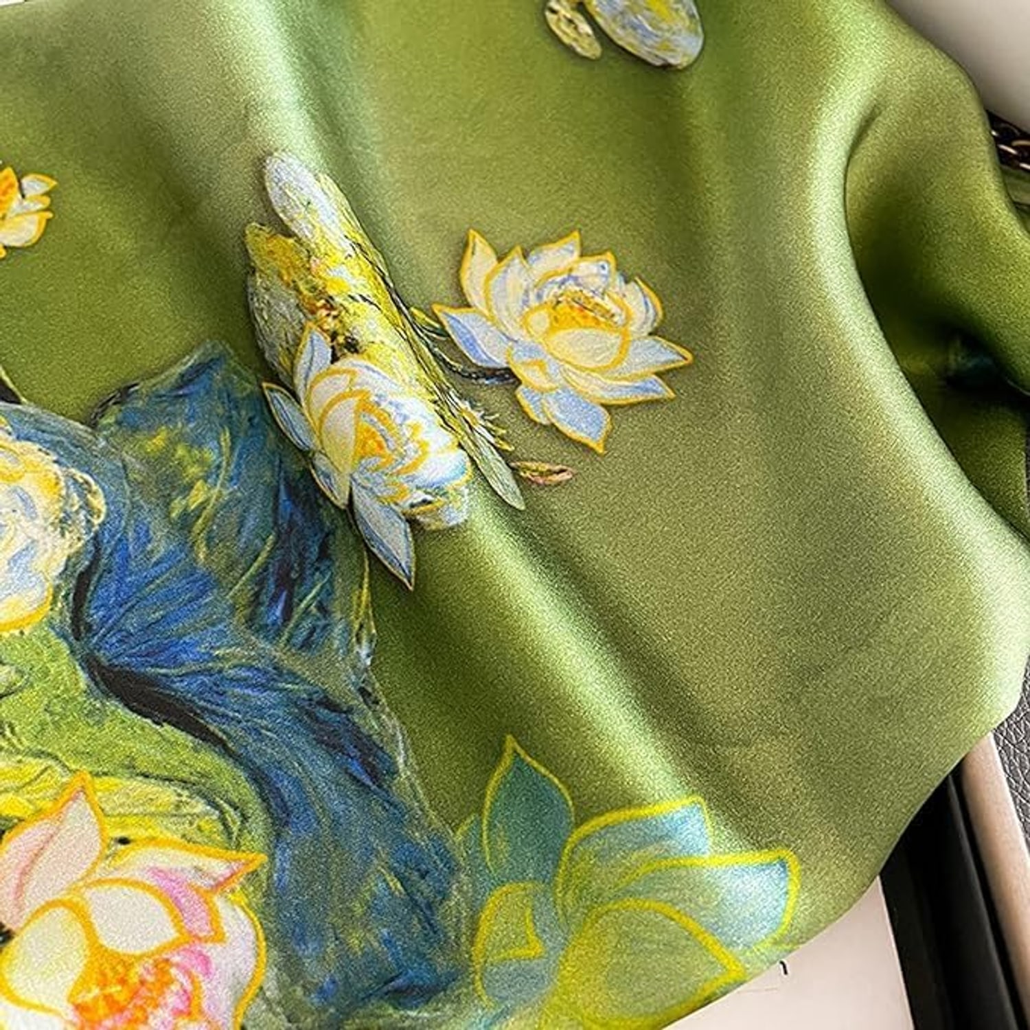 Small Square Mulberry Silk Neck Scarf 70cm: image 2